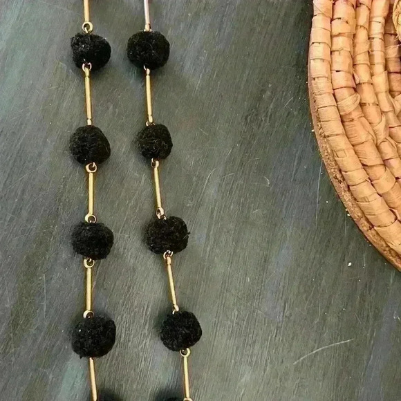 Madewell Black Pom Pom Gold
Color Link Necklace - Picture 2 of 5